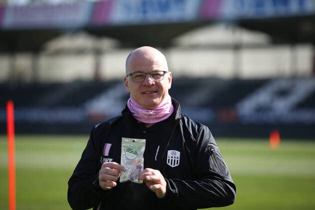 SOCCER - BL, PK LASK PASCHNG,AUSTRIA,20.APR.20 - SOCCER - tipico Bundesliga, Linzer ASK, press conference, PK, Pressekonferenz after lightening the restrictions due to the SARS-CoV-2 crisis, corona crisis. Image shows president Sigmund Gruber (LASK) with a corona test. GEPAxpictures xManfredxBinder