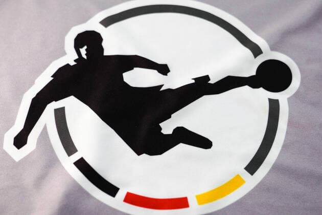 What should happen to football in the 3 League due to the difficult situation with the coronavirus, continue playing or end the season, the photo shows the logo of the 3 League on a grey body, league logo, symbol photo, symbol image, symbol, 22 04 2020, Heidelberg Germany , feature, football, symbol images of the 3 League xozx