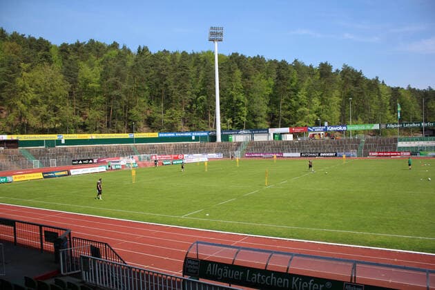 24 04 2020, xmohx, Fussball Regionalliga Suedwest, FC Homburg Training emspor, v l In small groups, FC 08 Homburg trained in times of Corona in the Waldstadion DFL DFB REGULATIONS PROHIBIT ANY USE OF PHOTOGRAPHS as IMAGE SEQUENCES and or QUASI VIDEO Homburg