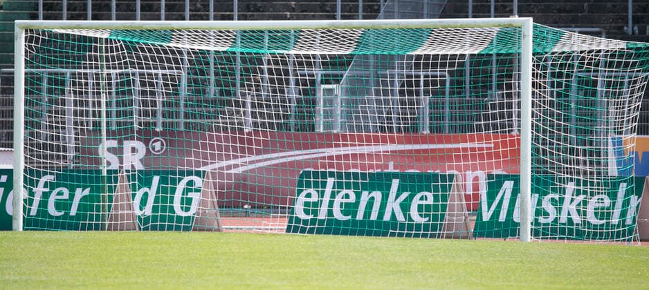 24 04 2020, xrhsx, Fussball Regionalliga Suedwest, FC Homburg Training emspor, v l Soccer goal in the Waldstadion Homburg DFL DFB REGULATIONS PROHIBIT ANY USE OF PHOTOGRAPHS as IMAGE SEQUENCES and or QUASI VIDEO Homburg