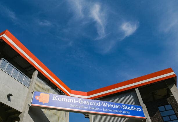 24 04 2020, xpsx, Fussball Regionalliga Suedwest, Kickers Offenbach New stadium name Comes healthy again Stadium Press conference v l sign Stadion Name Stadium roof DFL DFB REGULATIONS PROHIBIT ANY USE OF PHOTOGRAPHS as IMAGE SEQUENCES and or QUASI VIDEO Offenbach