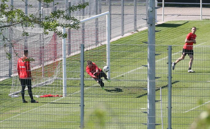 VfB Stuttgart Training Germany, Stuttgart, 22 04 2020, football, 2 Bundesliga, season 2019 2020, VfB Stuttgart Training v l Gregor Kobel, Darko Churlinov