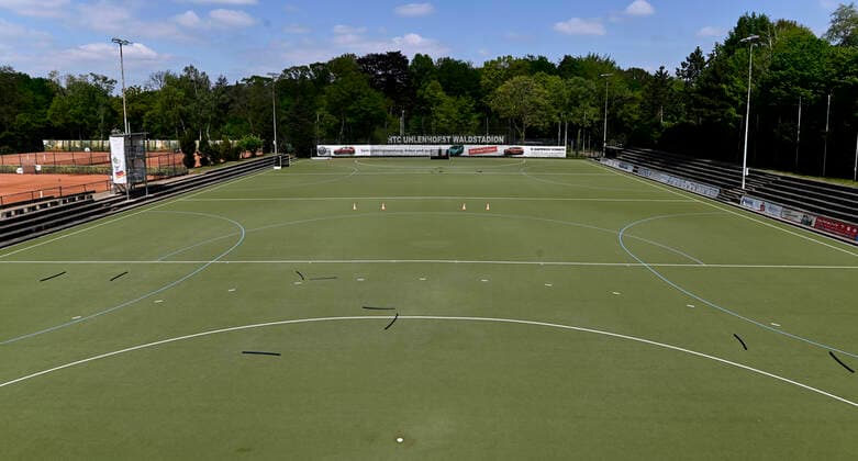 CORONA PANDEMIE,CORONAVIRUS,COVID 19 The field hockey Bundesliga is suspended until 31 July Whether the season will be played to the end or aborted is not yet decided The empty Waldstadion of the hockey Bundesliga club HTC Uhlenhorst with its artificial turf pitch is orphaned,photographed on 25 04 2020 in Mülheim Ruhr,city in the Ruhr area in the federal state of North Rhine-Westphalia NRW Â