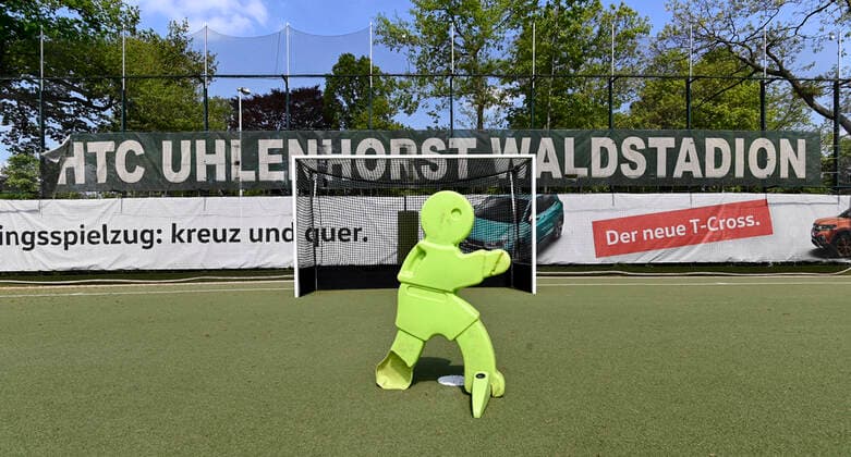 CORONA PANDEMIE,CORONAVIRUS,COVID 19 The field hockey Bundesliga is suspended until 31 July Whether the season will be played to the end or aborted is not yet decided The empty Waldstadion of the hockey Bundesliga club HTC Uhlenhorst with its artificial turf pitch is orphaned,photographed on 25 04 2020 in Mülheim Ruhr,city in the Ruhr area in the federal state of North Rhine-Westphalia NRW Â