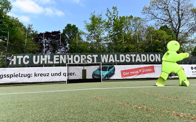 CORONA PANDEMIE,CORONAVIRUS,COVID 19 The field hockey Bundesliga is suspended until 31 July Whether the season will be played to the end or aborted is not yet decided The empty Waldstadion of the hockey Bundesliga club HTC Uhlenhorst with its artificial turf pitch is orphaned,photographed on 25 04 2020 in Mülheim Ruhr,city in the Ruhr area in the federal state of North Rhine-Westphalia NRW Â