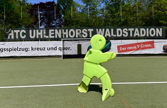 CORONA PANDEMIE,CORONAVIRUS,COVID 19 The field hockey Bundesliga is suspended until 31 July Whether the season will be played to the end or aborted is not yet decided The empty Waldstadion of the hockey Bundesliga club HTC Uhlenhorst with its artificial turf pitch is orphaned,photographed on 25 04 2020 in Mülheim Ruhr,city in the Ruhr area in the federal state of North Rhine-Westphalia NRW Â