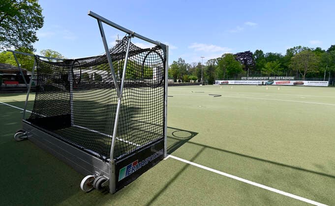 CORONA PANDEMIE,CORONAVIRUS,COVID 19 The field hockey Bundesliga is suspended until 31 July Whether the season will be played to the end or aborted is not yet decided The empty Waldstadion of the hockey Bundesliga club HTC Uhlenhorst with its artificial turf pitch is orphaned,photographed on 25 04 2020 in Mülheim Ruhr,city in the Ruhr area in the federal state of North Rhine-Westphalia NRW Â