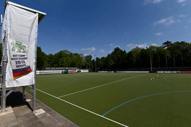 CORONA PANDEMIE,CORONAVIRUS,COVID 19 The field hockey Bundesliga is suspended until 31 July Whether the season will be played to the end or aborted is not yet decided The empty Waldstadion of the hockey Bundesliga club HTC Uhlenhorst with its artificial turf pitch is orphaned,photographed on 25 04 2020 in Mülheim Ruhr,city in the Ruhr area in the federal state of North Rhine-Westphalia NRW Â