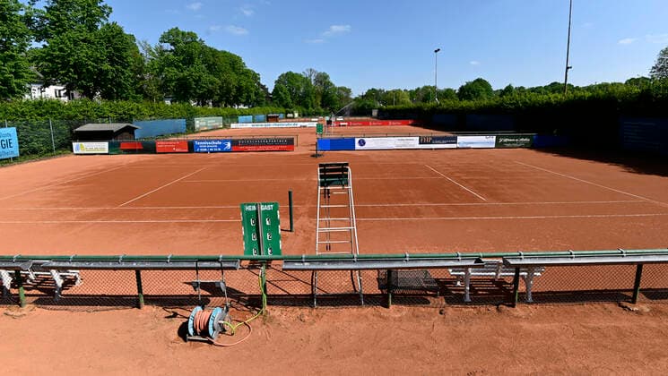 CORONA PANDEMIE,CORONAVIRUS,COVID 19 amateur tennis courts,the game and training operation is suspended Orphaned,empty amateur tennis ash courts hard court ,photographed on 25 04 2020 in Mülheim Ruhr,town in the Ruhr area in the state of North Rhine-Westphalia NRW Â