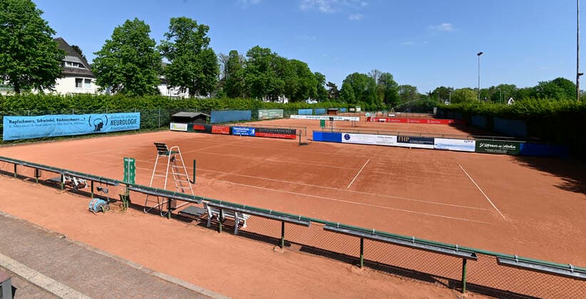 CORONA PANDEMIE,CORONAVIRUS,COVID 19 amateur tennis courts,the game and training operation is suspended Orphaned,empty amateur tennis ash courts hard court ,photographed on 25 04 2020 in Mülheim Ruhr,town in the Ruhr area in the state of North Rhine-Westphalia NRW Â
