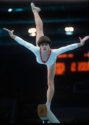 Olympiade 1980 Moskau Turnen Olympiasiegerin Nadia Comaneci (Rumänien) Aktion am Schwebebalken 25.07.1980 *** Olympics 1980 Moscow Gymnastics Olympic Champion Nadia Comaneci Romania Action on the balance beam 25 07 1980 HM