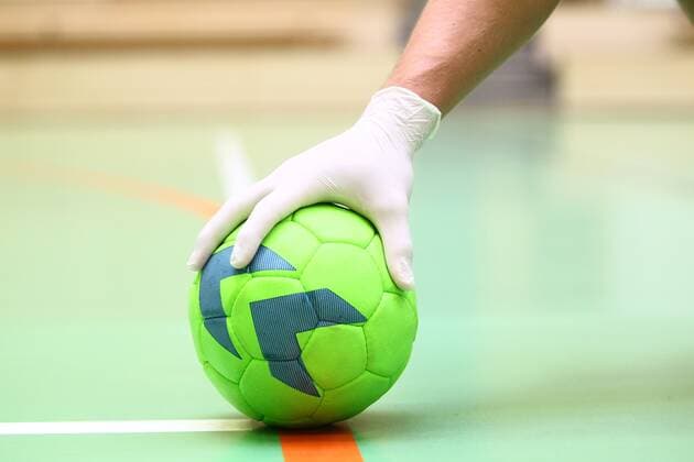 Hygiene in times of coronavirus A hand in disposable gloves on a handball Handball in the Coronakrise Handball in the Coronakrise Limburg Copyright: xWeissx Eibner-Pressefotox EP_rws