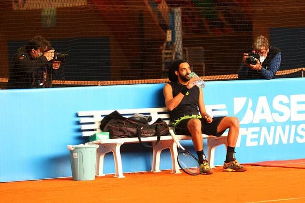 Dustin Brown with pulled down cap at the Tennis Exhibition Series in Hoehr Grenzhausen Tennis Exhibition Series in Hoehr Grenzhausen Tennis Exhibition Series in Hoehr Grenzhausen Tennis Exhibition Series in Hoehr Grenzhausen Copyright: xWeissx Eibner-Pressefotox EP_rws