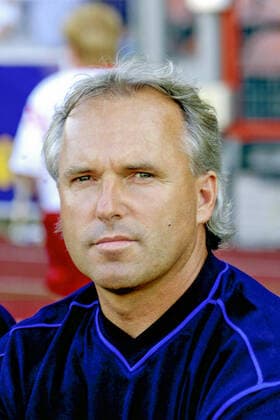 From Eintr Braunschweig Bayer 04 Leverkusen A 4 0 Trainer Peter Vollmann from Eintr BS on 27 07 2001