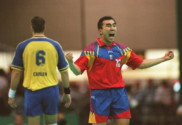 960801 Summer Olympics 1996, Handball Talant Duyshebaev of Spain react beside Per Carlen of Sweden during the match Spain vs Sweden at The Summer Olympic Games on August 1, 1996 in Atlanta, USA BILDBYRAN,  Copyright: LENNARTxMANSSON BB960801BB010
