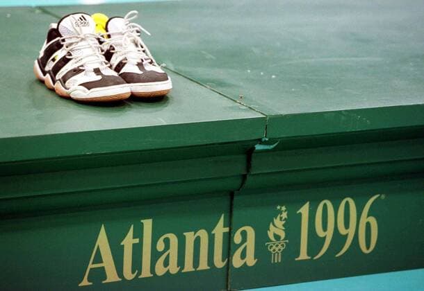 960803 Summer Olympics 1996, Handball: Dejected silver medalist Per Carlen of Sweden left his shoes on the prize podium after losing the final against Croatia at The Summer Olympic Games, Olympische Spiele, Olympia, OS on August 3, 1996 in Atlanta, USA. BILDBYRAN *** 960803 Summer Olympics 1996, Handball Dejected silver medalist Per Carlen of Sweden left his shoes on the prize podium after losing the final against Croatia at The Summer Olympic Games on August 3, 1996 in Atlanta, USA BILDBYRAN,  Copyright: LENNARTxMANSSON BB960804BB009