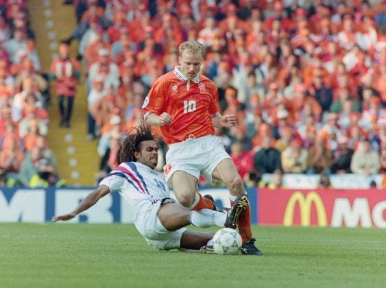 22 06 1996, European Football Championship 1996, quarter final, France Netherlands 5 4 n E , inedine Zidane France , left , against Richard Witschge Netherlands , right Didier Deschamps France Liverpool Anfield Stadium England Team2