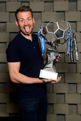 Bilder des Jahres 2020, Sport 05 Mai Sport Themen der Woche KW20 Sport Bilder des Tages WESTKAPELLE, BELGIUM - MAY 17 : Simon Mignolet goalkeeper of Club Brugge pictured with the Belgian cup celebrating winning the Jupiler Pro League title 2019 - 2020 for the 16th time in the history of the club. Due to the restrictions related to the spread of the Corona or Covid-19 virus, imposed by the Belgian government, Club Brugge is obliged to celebrate the league title online with measures that reduce social distancing at the Club Brugge training grounds Belfius Basecamp on May 17, 2020 in Westkapelle, Belgium, 17 05 2020 FOOTBALL : : Le Club Brugge celebre en ligne le titre de la Jupiler Pro League 2020 - 17 05 2020 PHOTONEWS PANORAMIC 