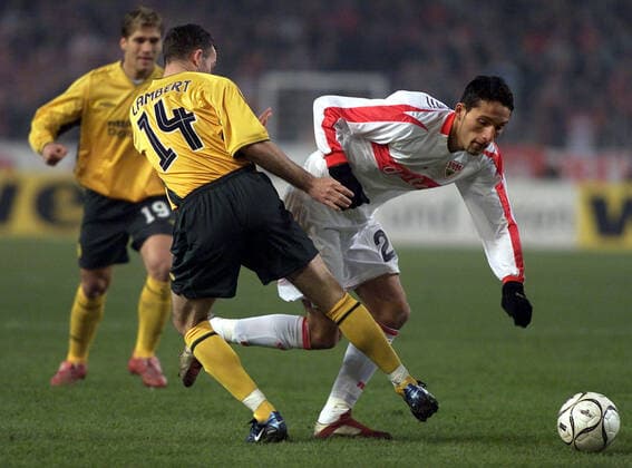 VFB Stuttgart Celtic Glasgow 3 2 Nr 14 Paul Lambert Celtic against Kevin Kuranyi VFB 27 2 2003 Photo herbert Rudel