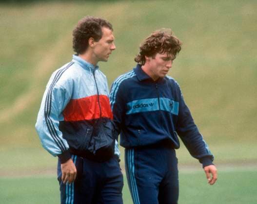 Training of the German national football team in Hennef Sieg on 10 09 1984 Team manager Franz Beckenbauer left and Lothar Matthäus HM