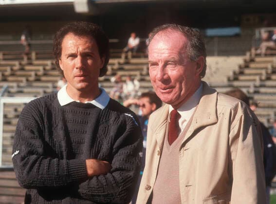 Franz Beckenbauer (li.) und Dietrich Weise 15.09.1986 (geschätzt). *** Franz Beckenbauer left and Dietrich Weise 15 09 1986 estimated HM