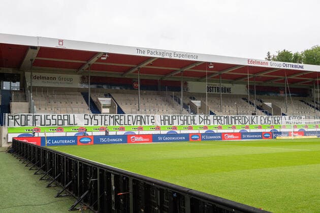 Sport Bilder des Tages GER, FC Heidenheim vs. Wehen Wiesbaden, Fussball, 2. Bundesliga, 27. Spieltag, 2020 2021, 22.05.2020 Vor dem leeren Fanblock des 1. FC Heidenheim haengt ein Banner mit der Aufschrift Profifussball Systemrelevant? Hauptsache das Premiumprodukt Existiert weiter! GER, FC Heidenheim vs. Wehen Wiesbaden, Fussball, 2. Bundesliga, 27. Spieltag, 2020 2021, 22.05.2020, DFB DFL regulations prohibit any use of photographs as image sequences and or quasi-video., Foto: EIBNER-Pressefoto Sascha Walther POOL Heidenheim Voith-Arena Baden-Wuerttemberg Deutschland *** GER, FC Heidenheim vs. Wehen Wiesbaden, Fussball, 2 Bundesliga, 27 Matchday, 2020 2021, 22 05 2020 In front of the empty fan block of 1 FC Heidenheim there is a banner with the inscription Profifussball Systemrelevant Hauptsache das Premiumprodukt Exists weiter GER, FC Heidenheim vs. contractions Wiesbaden, football, 2 Bundesliga, 27 matchday, 2020 2021, 22 05 2020, DFB DFL regulations prohibit any use of photographs as image sequences and or quasi video , Foto EIBNER press photo Sascha Walther POOL Heidenheim Voith Arena Baden Wuerttemberg Germany Poolfoto Eibner-Pressefoto Sascha Walther POOL ,EDITORIAL USE ONLY