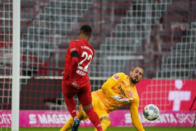 1 Bundesliga FC BAYERN MUENCHEN EINTRACHT FRANKFURT Munich, Germany, 23 May 2020, Serge GNABRY, FCB 22 against Kevin TRAPP, FRA 1, at the match 1 Bundesliga FC BAYERN MUENCHEN EINTRACHT FRANKFURT in the season 2019 2020 on 27 matchday Photo Peter Schatz Pool DFL REGULATIONS PROHIBIT ANY USE OF PHOTOGRAPHS as IMAGE SEQUENCES and or QUASI VIDEO National and international News Agencies OUT Editorial Use ONLY Munich Bavaria Germany Poolfoto Peter Schatz Pool ,EDITORIAL USE ONLY