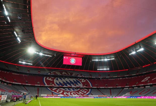 1.Bundesliga FC BAYERN MUENCHEN - EINTRACHT FRANKFURT 5-2 Muenchen, Deutschland, 23. Mai 2020, Sonnenuntergang ueber der Allianz Arena innen mit Anzeige beim Spiel 1.Bundesliga FC BAYERN MUENCHEN - EINTRACHT FRANKFURT 5-2 in der Saison 2019 2020 am 27.Spieltag. Foto: Peter Schatz Pool - DFL REGULATIONS PROHIBIT ANY USE OF PHOTOGRAPHS as IMAGE SEQUENCES and or QUASI-VIDEO - National and international News-Agencies OUT Editorial Use ONLY München Bayern Deutschland *** 1 Bundesliga FC BAYERN MUENCHEN EINTRACHT FRANKFURT 5 2 Munich, Germany, 23 May 2020, Sunset over the Allianz Arena inside with advertisement at the match 1 Bundesliga FC BAYERN MUENCHEN EINTRACHT FRANKFURT 5 2 in the season 2019 2020 on 27 matchday Photo Peter Schatz Pool DFL REGULATIONS PROHIBIT ANY USE OF PHOTOGRAPHS as IMAGE SEQUENCES and or QUASI VIDEO National and international News Agencies OUT Editorial Use ONLY Munich Bavaria Germany Poolfoto Peter Schatz Pool ,EDITORIAL USE ONLY