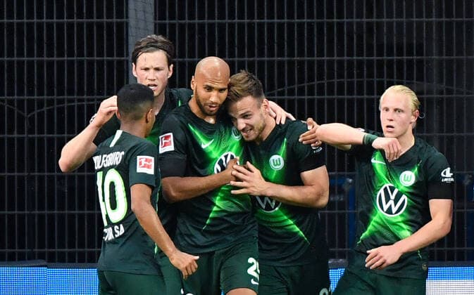 Bilder des Jahres 2020, Sport 05 Mai Sport Themen der Woche KW22 Sport Bilder des Tages Bayer 04 Leverkusen - VfL Wolfsburg, 26.05.2020 Fussball, 1. Bundesliga, Saison 19 20, 28. Spieltag, Bayer 04 Leverkusen - VfL Wolfsburg, 26.05.2020: Torjubel: Wout Weghorst (Wolfsburg), Anthony Brooks (Wolfsburg), Marin Pongracic (Wolfsburg), Xaver Schlager (Wolfsburg) Foto: Ulrich Hufnagel Hufnagel PR Pool Nur fuer journalistische Zwecke! Only for editorial use! Gemaess den Vorgaben der DFL Deutsche Fußball Liga ist es untersagt, in dem Stadion und oder vom Spiel angefertigte Fotoaufnahmen in Form von Sequenzbildern und oder videoaehnlichen Fotostrecken zu verwerten bzw. verwerten zu lassen. DFL regulations prohibit any use of photographs as image sequences and or quasi-video. Leverkusen Bayarena NRW Deutschland *** Bayer 04 Leverkusen VfL Wolfsburg, 26 05 2020 Soccer, 1 Bundesliga, Season 19 20, 28 Matchday, Bayer 04 Leverkusen VfL Wolfsburg, 26 05 2020 Goal celebration Wout Weghorst Wolfsburg , Anthony Brooks Wolfsburg , Marin Pongracic Wolfsburg , Xaver Schlager Wolfsburg Photo Ulrich Hufnagel Hufnagel PR Pool Only for journalistic purposes Only for editorial use According to the regulations of the DFL German Soccer League it is prohibited, to use or have used photographs taken in the stadium and or of the match in the form of sequence images and or video-like photo sequences DFL regulations prohibit any use of photographs as image sequences and or quasi video Leverkusen Bayarena NRW Germany Poolfoto Ulrich Hufnagel Hufnagel PR Pool ,EDITORIAL USE ONLY