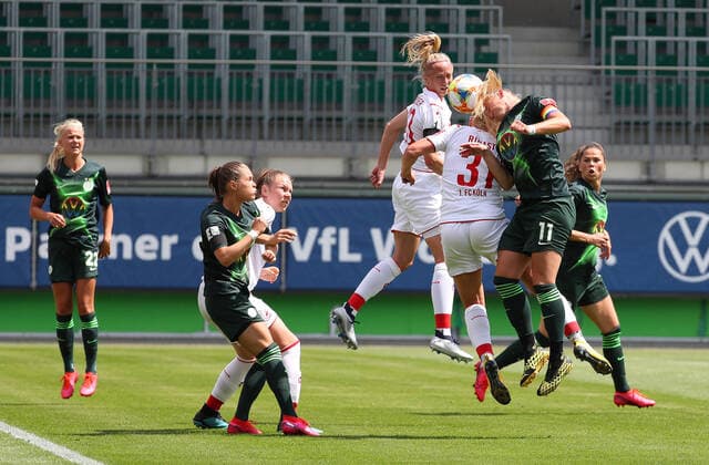 Wolfsburg vs. Cologne, BL Frauen Wolfsburg, Germany 29 05 2020, FUSSBALL VfL Wolfsburg vs. 1 FC Köln, Flyeralarm Frauen Bundesliga, Season 2019 20 Alexandra Popp VfL Wolfsburg , Rachel Rinast Cologne Wolfsburg