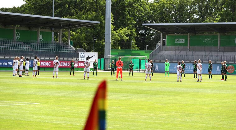 Wolfsburg vs. Cologne, BL Frauen Wolfsburg, Germany 29 05 2020, FUSSBALL VfL Wolfsburg vs. 1 FC Köln, Flyeralarm Frauen Bundesliga, Season 2019 20 minutes of silence for Corona pandemic victims Wolfsburg