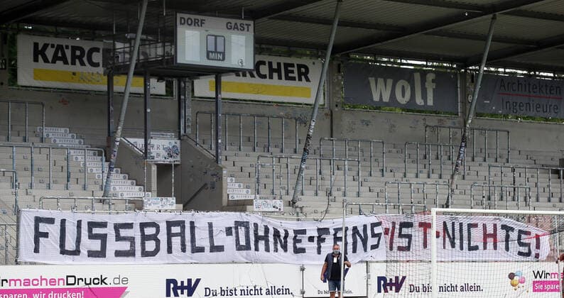 SG Sonnenhof Grpßaspach SpVgg Unterhaching 30 05 2020 Fan banner in the mechatronic arena Sport Football LIGA Season 19 20 SG Sonnenhof Großaspach SpVgg Unterhaching, 30 05 2020 Photo RALF POLLER AVANTI POOL Only for journalistic purposes Only for editorial use According to the regulations of the DFL German Football League it is prohibited to use or have used photographs taken in the stadium and or of the match in the form of sequence images and or video-like photo sequences DFL regulations prohibit any use of photographs as image sequences and or quasi video Großaspach mechatronik Arena Baden Württemberg Germany Poolfoto Ralf Poller Avanti POOLFOTO ,EDITORIAL USE ONLY
