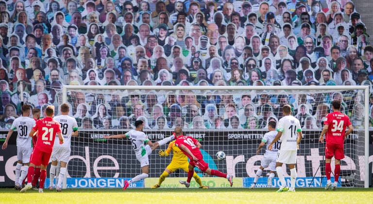 Bilder des Jahres 2020, Sport 05 Mai Sport Themen der Woche KW22 Sport Bilder des Tages Borussia Moenchengladbach - Union Berlin, 31.05.2020 Sebastian Andersson (Union Berlin), mi., erzielt den Treffer zum 2:1, links Ramy Bensebaini (Borussia Moenchengladbach) 31.05.2020, Fussball, 1. Bundesliga, Saison 2019 20, 29. Spieltag, Borussia Moenchengladbach - Union Berlin, Foto: MORITZ MUELLER POOL Nur für journalistische Zwecke! Only for editorial use! Moenchengladbach Borussia Park NRW Deutschland DFL Deutsche Fußball Liga ist es untersagt, in dem Stadion und oder vom Spiel angefertigte Fotoaufnahmen in Form von Sequenzbildern und oder videoähnlichen Fotostrecken zu verwerten bzw. verwerten zu lassen *** Borussia Moenchengladbach Union Berlin, 31 05 2020 Sebastian Andersson Union Berlin , mi , scored the goal for 2 1, left Ramy Bensebaini Borussia Moenchengladbach 31 05 2020, Football, 1 Bundesliga, Season 2019 20, 29 Matchday, Borussia Moenchengladbach Union Berlin, Photo MORITZ MUELLER POOL Only for journalistic use Only for editorial use Moenchengladbach Borussia Park NRW Germany Poolfoto Moritz Mueller ,EDITORIAL USE ONLY