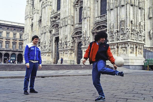 DIEGO MARADONA, DANIEL BERTONI, Napoli, Serie A, Playing in Piazza del Duomo, Milano SERIE A 1984-85 NAPOLI