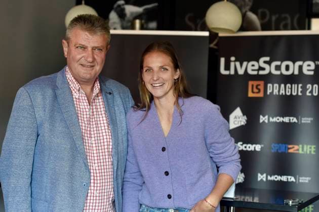 Tenistka Karolina Pliskova a prezident Ceskeho tenisoveho svazu Ivo Kaderka vystoupili 1. cervna 2020 v Praze na tiskove konferenci k turnaji LiveScore Cup, ktery se uskutecni 3. az 6. cervna 2020 za ucasti sesti prednich ceskych hracek v Praze na Stvanici. CTKPhotoP202006010845501 mir 11 K