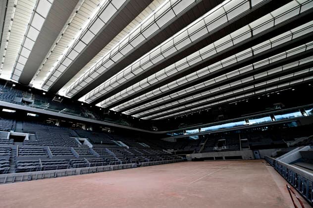 Travaux en cours sur le central de Roland Garros avec l avancee de la pose du toit sur le court Philippe Chatrier NEWS : Travaux en cours a Roland Garros - Paris - 03 06 2020 JBAutissier Panoramic 