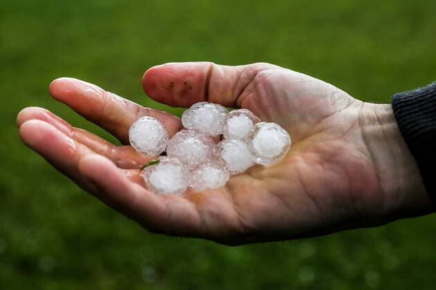TENNIS - Austrian Pro Series MARIA ENZERSDORF,AUSTRIA,03.JUN.20 - TENNIS - Generali Austrian Pro Series. Image shows hailstones. GEPAxpictures xPhilippxBrem