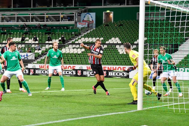 Werder Bremen Eintracht Frankfurt Football, 1 Bundesliga 2019 20, Werder Bremen Eintracht Frankfurt Stefan ILSANKER Eintracht Frankfurt scores the goal for 0 2 against goalkeeper Jiri PAVLENKA Werder Bremen Photo Elmar Kremser Sven Simon Pool via xim gs DFL regulations prohibit any use of photographs as image sequences and or quasi video Editorial use only National and international news agencies out Bremen Germany Poolfoto xim.gs ,EDITORIAL USE ONLY
