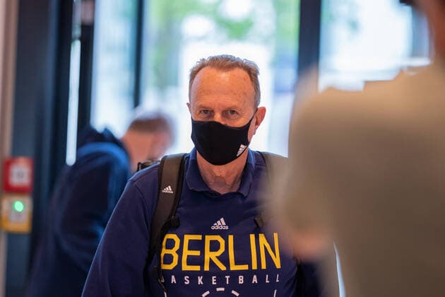 05 06 2020 Basketball easyCredit BBL Final Tournament Basketball Munich 05 06 2020 Season 2019 2020 easyCredit BBL Final Tournament 2020 Arrival of the Basketball Bundesliga team ALBA Berlin at the Teamhotel Leonardo Royal Munich AITO GARCIA RENESES Headcoach ALBA Berlin Photo Ulf Duda Munich Germany