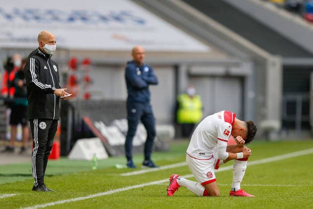 Bilder des Jahres 2020, Sport 06 Juni Sport Themen der Woche KW23 Sport Bilder des Tages Fortruna Duesseldorf : TSG Hoffenheim, 06.06.2020 Der US Amerikaner Alfredo Morales (F95) bei seiner Einwechslung mit einem Statement gegen Rassismus und Gewalt 06.06.2020, Fussball, 1. Bundesliga, Saison 2019 20, 30. Spieltag, Fortuna Duesseldorf - TSG Hoffenheim Foto: Norbert Schmidt POOL Nur für journalistische Zwecke! Only for editorial use. Duesseldorf Merkur Spiel Arena NRW Deutschland (DFL DFB REGULATIONS PROHIBIT ANY USE OF PHOTOGRAPHS as IMAGE SEQUENCES and or QUASI-VIDEO) *** Fortruna Duesseldorf TSG Hoffenheim, 06 06 2020 The US American Alfredo Morales F95 at his substitution with a statement against racism and violence 06 06 2020, Football, 1 Bundesliga, Season 2019 20, 30 Matchday, Fortuna Duesseldorf TSG Hoffenheim Photo Norbert Schmidt POOL For journalistic use only Duesseldorf Merkur Spiel Arena NRW Germany Poolfoto Norbert Schmidt ,EDITORIAL USE ONLY