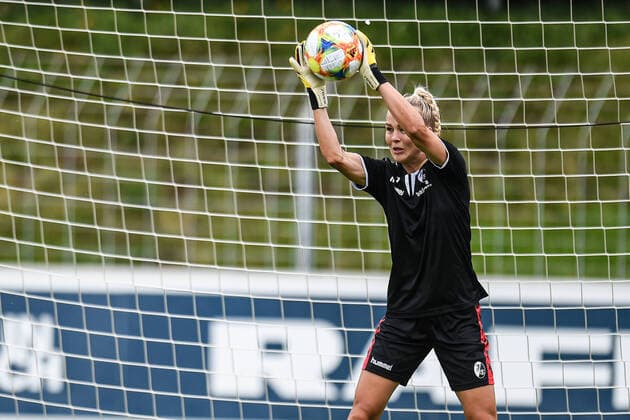 Football FLYERALARM Women Bundesliga 19 20 SC Freiburg vs FF USV Jena 07 06 2020 Merle Frohms SC Freiburg 1 warming up, at the FLYERALARM Women Bundesliga football match between SC Freiburg and FF USV Jena, on Sunday, 07 June 2020 at the Moeslestadion in Freiburg im Breisgau Copyright: xBEAUTIFULxSPORTS G.xHubbsx