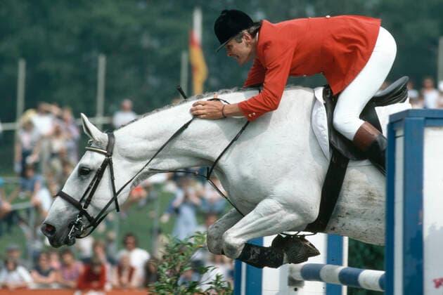 Gerd Wiltfang geb.27.04.1946 gest.01.07.1997 an Herzversagen war ein sehr erfolgreicher deutscher Springreiter mit 4 Jahren wurde er schwer von einem Pferd getreten war aber weiterhin von Pferden begeistert mit 17 brach er seine Bäcker-Ausbildung ab und ging zu Paul Schockemöhle der sein hohes Talent erkannte und ihn förderte 1972 wurde er in München Team-Olympiasieger und 1978 wurde er in Aachen Weltmeister von Mitte der 60er Jahre bis in die 80er Jahre war er einer der erfolgreichsten Springreiter in Europa in 1979 auch offiziell mit einem EM-Titel *** Gerd Wiltfang born 27 04 1946 died 01 07 1997 from heart failure was a very successful German show jumper at the age of 4 he was kicked hard by a horse but was still enthusiastic about horses at 17 he broke off his bakers training and went to Paul Schockemöhle who recognized his high talent and supported him 1972 he became team Olympic champion in Munich and 1978 he became World Champion in Aachen from the mid 60s until the 80s he was one of the most successful show jumpers in Europe in 1979 also officially with a European Championship title
