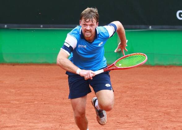 Kevin Krawietz runs to the net Tennis Munich Großhesselohe Tannenhof Resort German Mens Series 09 06 2020