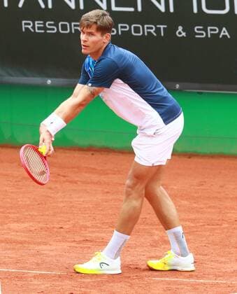 Daniel Masur on serve Tennis Munich Großhesselohe Tannenhof Resort German Mens Series 09 06 2020