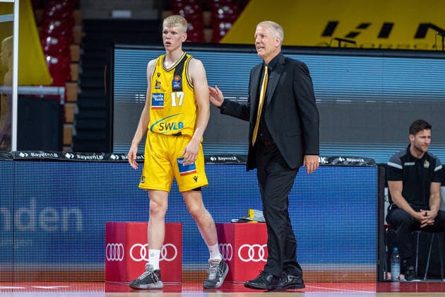 Basketball easyCredit BBL Final Tournament Basketball Munich 09 06 2020 Season 2019 2020 easyCredit BBL Final Tournament 2020 Preliminary Round Group B Matchday 2 MHP Riesen Ludwigsburg Fraport Skyliners Jacob Patrick Ludwigsburg Nr 17 John Patrick Ludwigsburg, Coach Munich Audi Dome Germany