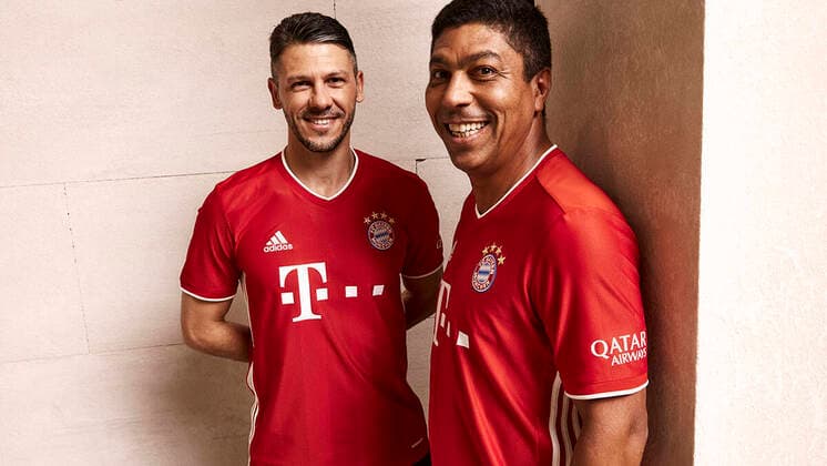 Bilder des Jahres 2020, Sport 06 Juni Sport Themen der Woche KW24 Sport Bilder des Tages Offizielles Home Trikot der Saison 2020 21 vom FC Bayern München Michael DEMICHELIS (FCB) li.- und Giovane ELBER (FCB ) re.- Offizielles Home Trikot der Saison 2020 21 vom FC Bayern München