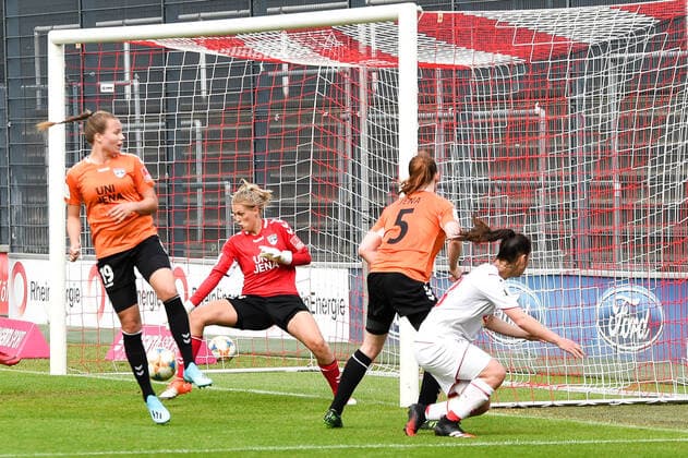 Rachel Rinast Cologne, 31, not in the picture, not pictured, scores the 1 0 by a directly converted corner kick, goal, goalscoring, action, action, game scene, 10 06 2020, Cologne Germany , Football, Flyeralarm Womens Bundesliga, 1 FC Köln FF USV Jena, DFB DFL REGULATIONS PROHIBIT ANY USE OF PHOTOGRAPHS AS IMAGE SEQUENCES AND OR QUASI VIDEO xmhx