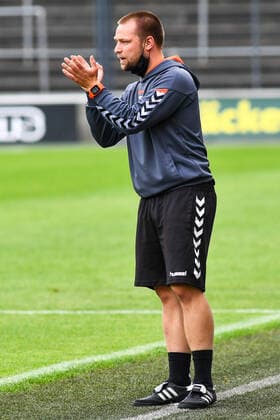 Thilo Osterbrink Co Coach USV Jena gives instructions, gesticulate, gesticulate with arms, gives instructions, gesticulate, 10 06 2020, Cologne Germany , Football, Flyeralarm Women Bundesliga, 1 FC Köln FF USV Jena, DFB DFL REGULATIONS PROHIBIT ANY USE OF PHOTOGRAPHS AS IMAGE SEQUENCES AND OR QUASI VIDEO xmhx