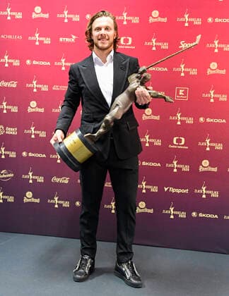 Ice hockey, Eishockey right wing David Pastrnak, 24, who plays the NHL, Eishockey Herren, USA with Boston Bruins, won the Golden Stick award for the best Czech hockey player of the past season, on Thursday, June 11, 2020, for the fourth time in a row, followed by Chicago s left wing Dominik Kubalik and Philadelphia s right wing Jakub Voracek. Voracek won the poll in 2015 and he has always been among the poll s best three players for four years. This NHL season, which had to end prematurely due to the coronavirus pandemic, Pastrnak won the Maurice Richard Trophy for the leading goal scorer. (CTKxPhoto RomanxVondrous) CTKPhotoP202006110835101 vnd 2
