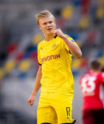 Fortuna Duesseldorf Borussia Dortmund, 13 06 2020 Jubilee Erling Haaland Borussia Dortmund 13 06 2020, football, 1 Bundesliga, season 2019 20, 31 matchday, Fortuna Duesseldorf Borussia Dortmund, Photo MORITZ MUELLER POOL DFL REGULATIONS PROHIBIT ANY USE OF PHOTOGRAPHS AS IMAGE SEQUENCES AND OR QUASI VIDEO EDITORIAL USE ONLY NATIONAL AND INTERNATIONAL NEWS AGENCIES OUT Duesseldorf NRW Germany Poolfoto Moritz Mueller ,EDITORIAL USE ONLY